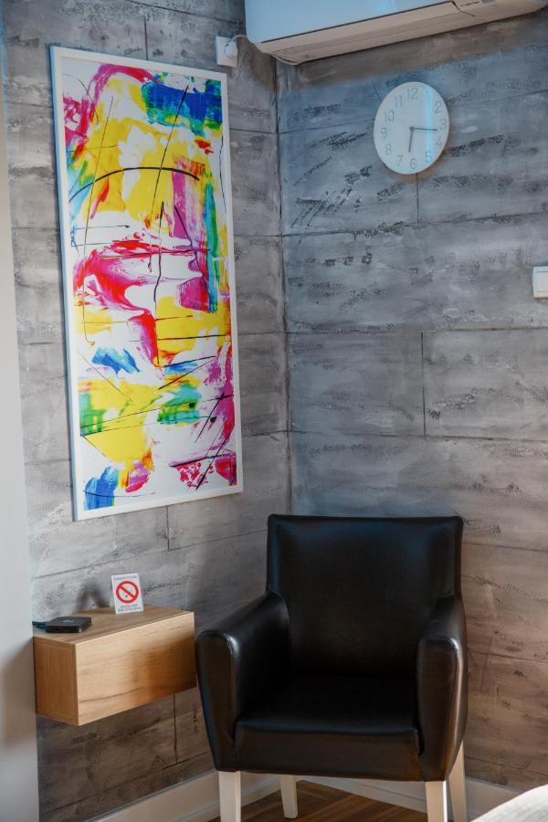 Apartman Studio Milica I Subotica Buitenkant foto